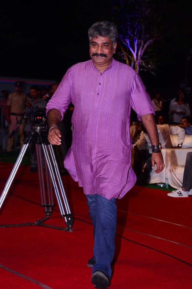 Maharshi-Movie-Pre-Release-Event